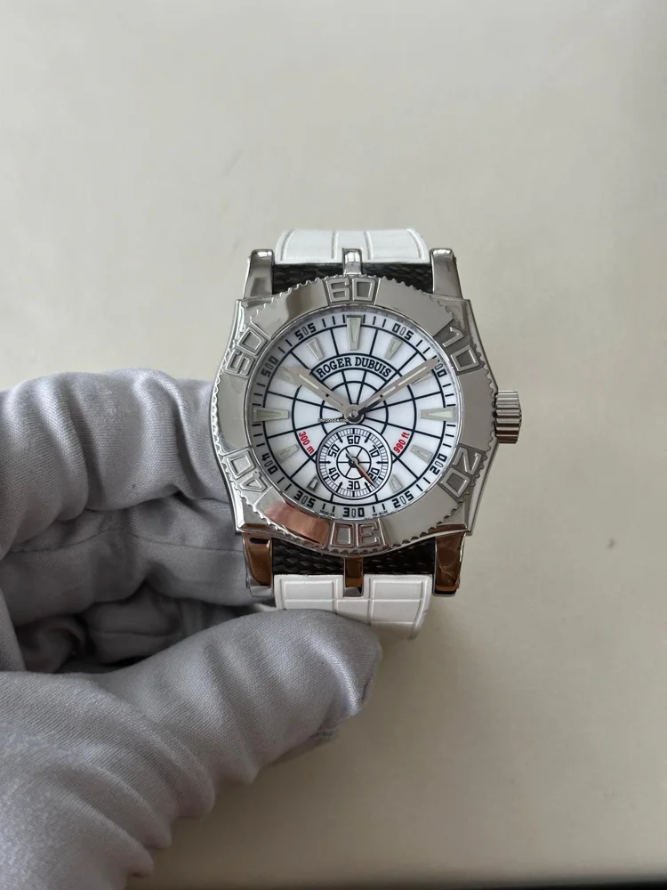 Roger Dubuis Easy Diver 43mm
